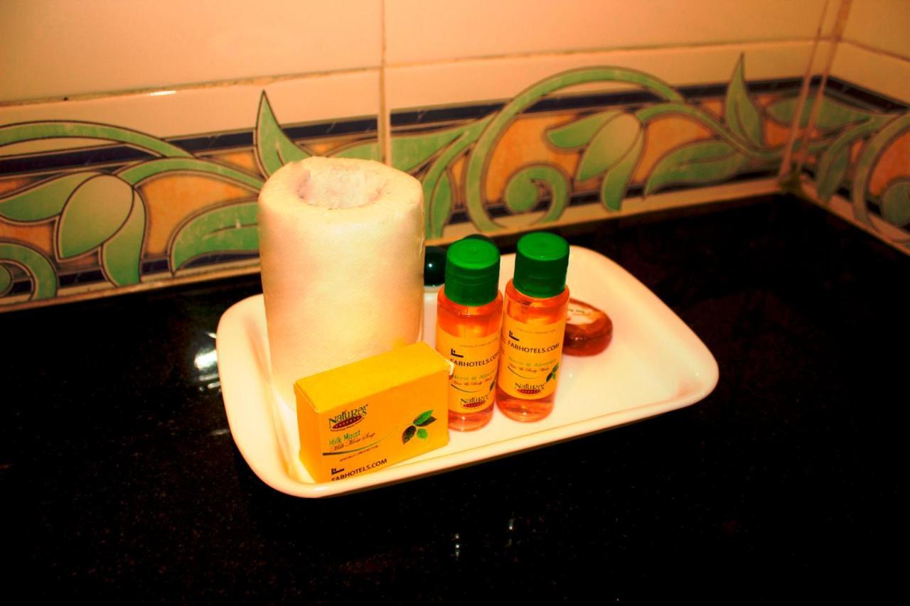 Hotel Radiant Kolkata Bagian luar foto