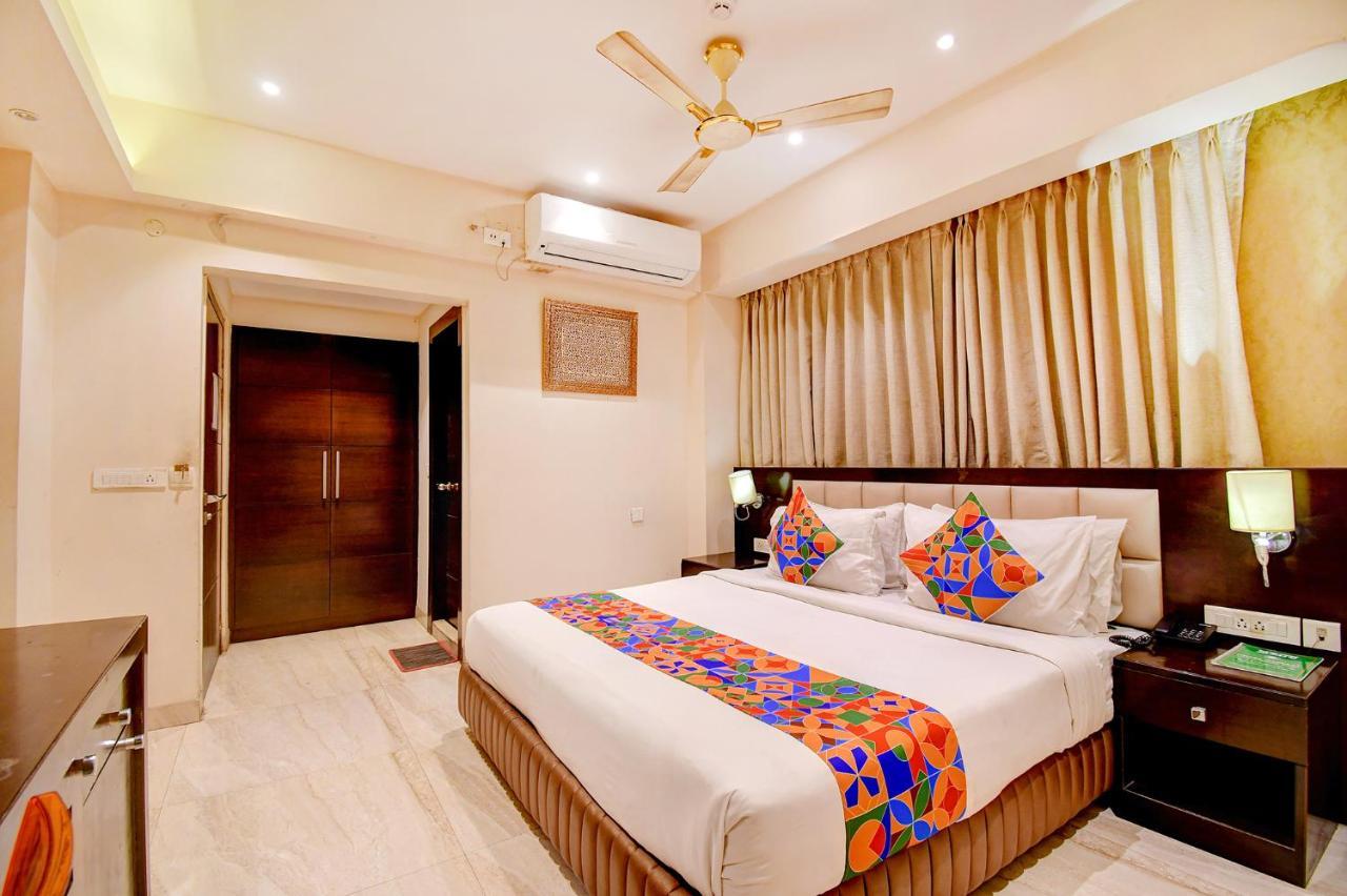 Hotel Radiant Kolkata Bagian luar foto