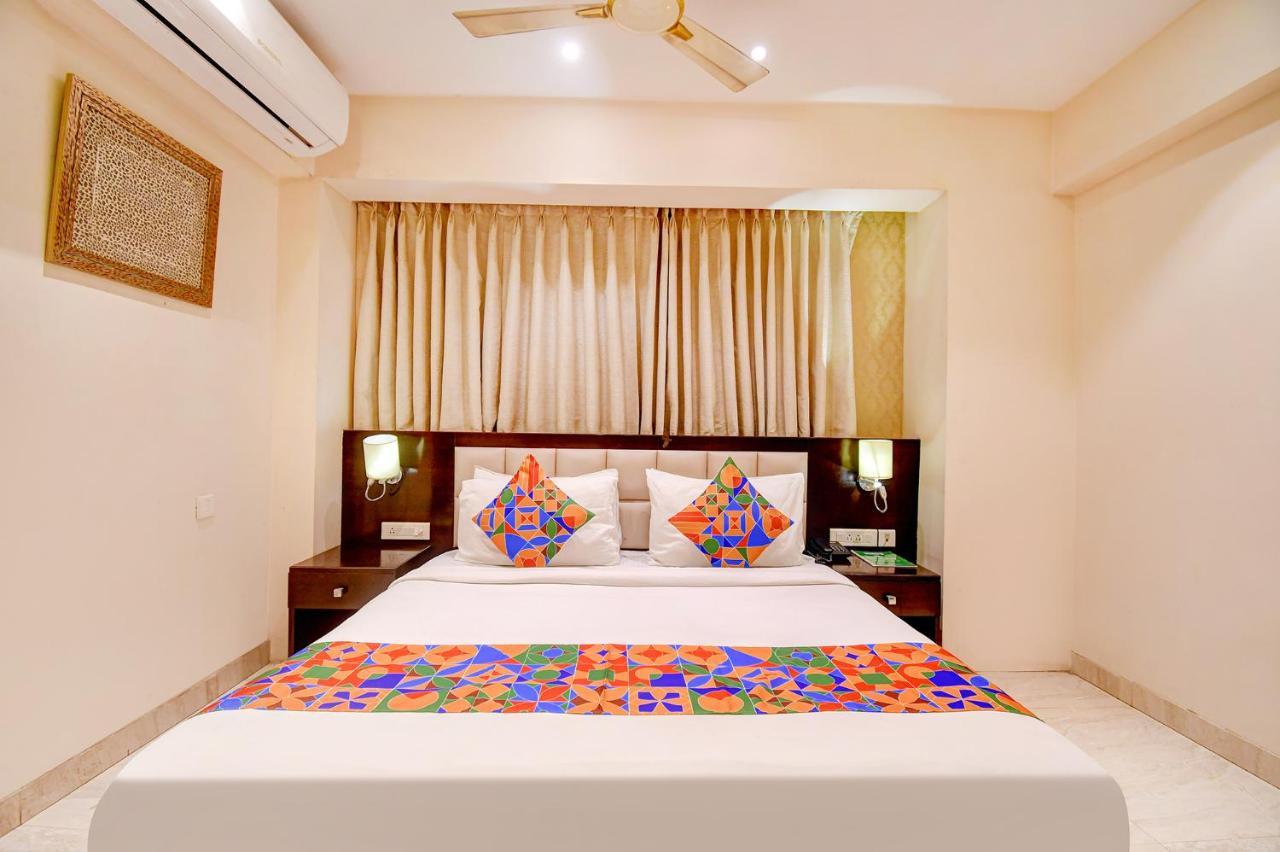 Hotel Radiant Kolkata Bagian luar foto