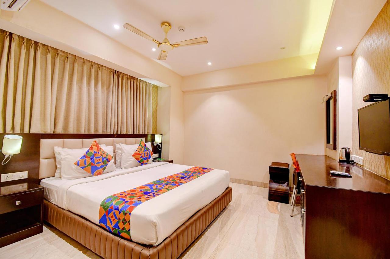 Hotel Radiant Kolkata Bagian luar foto