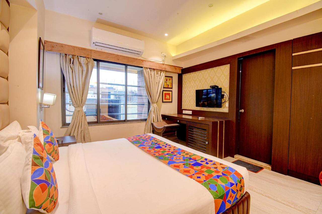 Hotel Radiant Kolkata Bagian luar foto