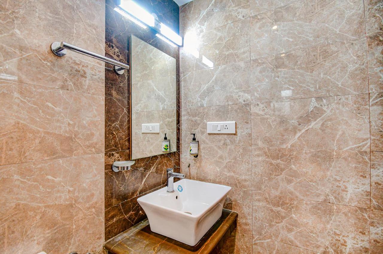 Hotel Radiant Kolkata Bagian luar foto